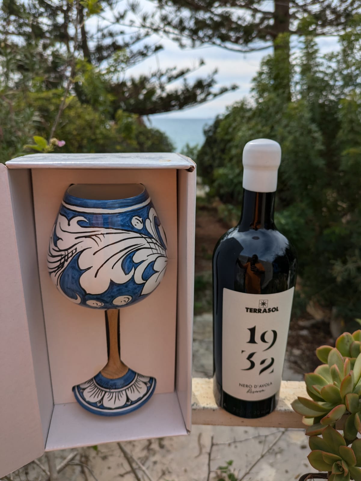 Regalo siciliano: 1 Calice Mulo Merrino + 1 Bottiglia Nero d' Avola
