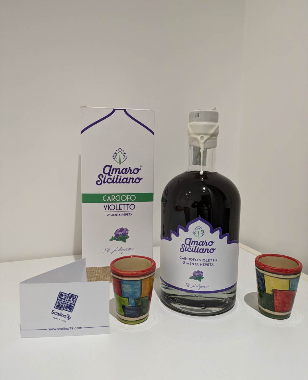 Regalo siciliano: Amaro Siciliano da 700ml (F.lli Di Trapani) + bicchierini di ceramica (Sil.Va)