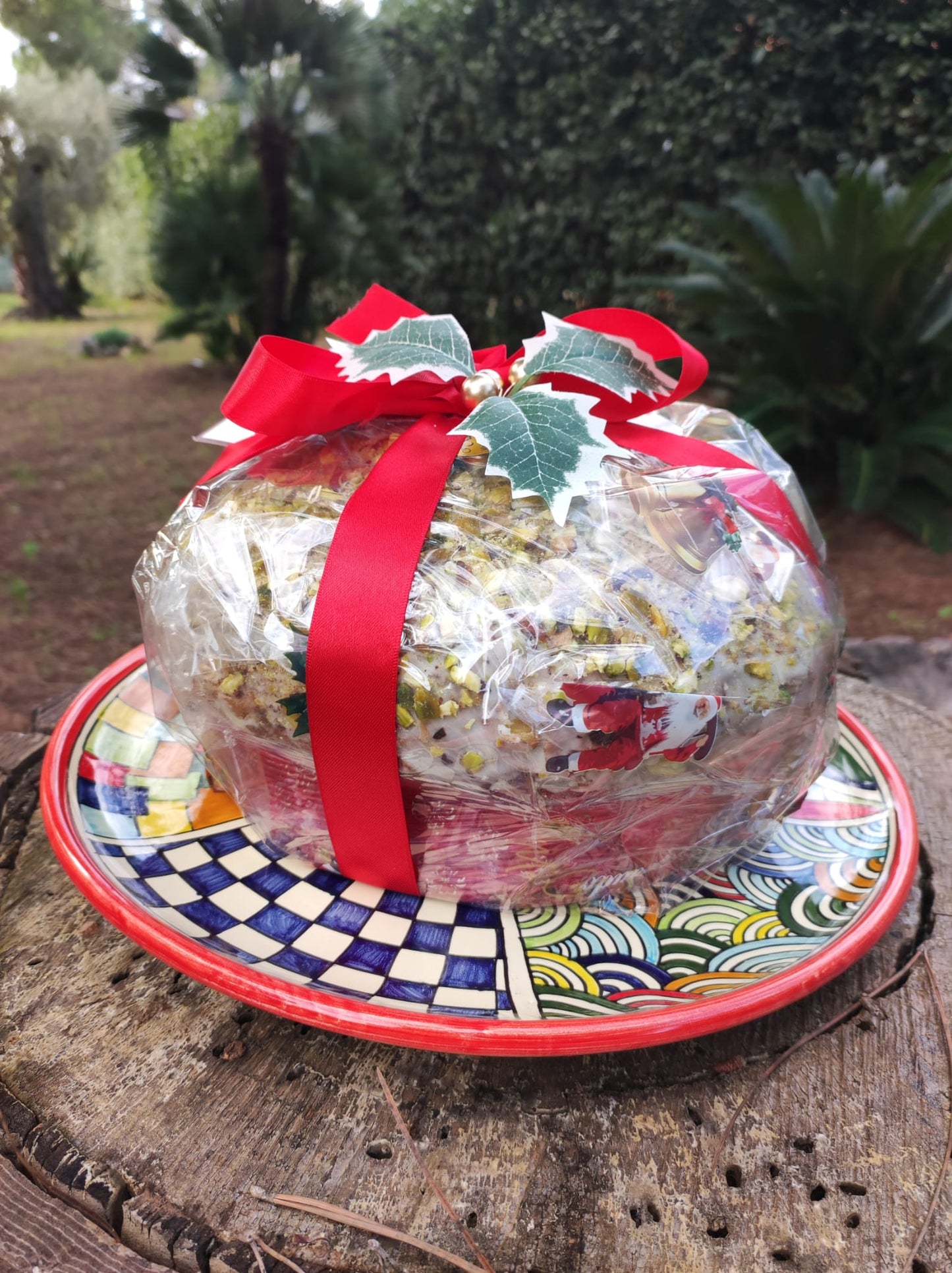 Regalo Siciliano: Panettone artigianale farcito al pistacchio e piatto in Ceramica di Caltagirone
